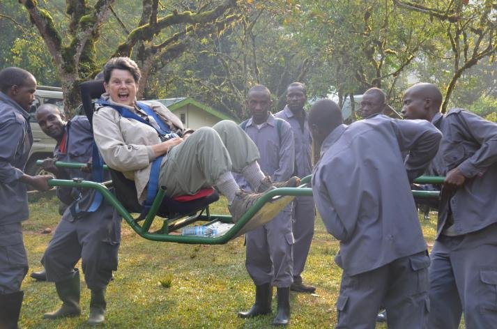 gorilla-sedan-chair-porter-lady